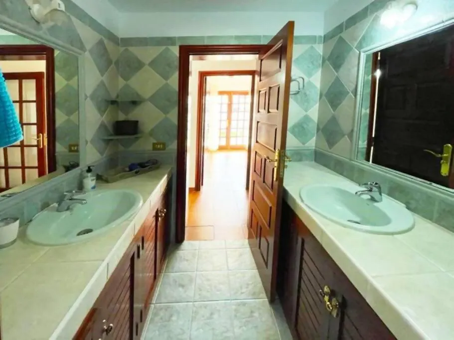 Villa In Fairways Village Golf Del Sur 圣米格尔德阿沃纳 度假居