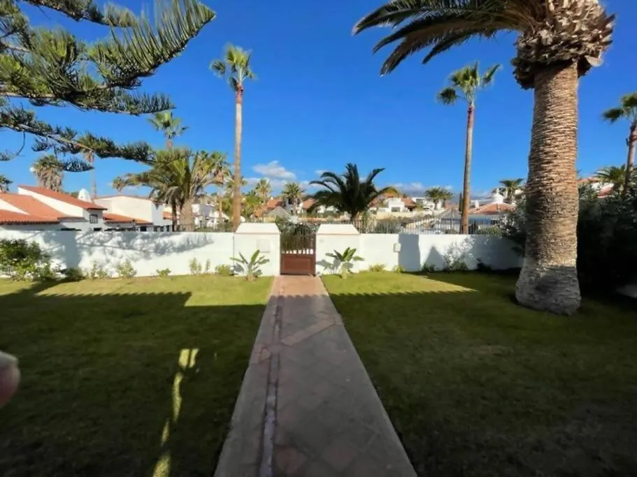 Villa In Fairways Village Golf Del Sur 圣米格尔德阿沃纳
